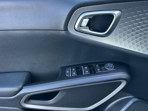 Used 2023 Kia Soul LX w/ Option Group 015 image 10