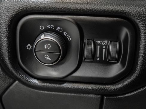Used 2025 RAM 2500 Laramie AWD/4WD image 21