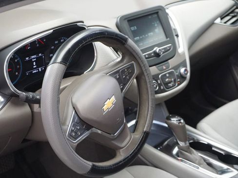 Used 2018 Chevrolet Malibu LT image 8