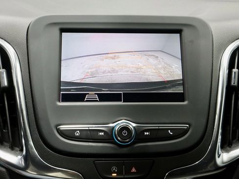 Used 2022 Chevrolet Equinox LT image 2