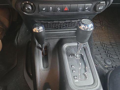 Used 2015 Jeep Wrangler Rubicon image 12