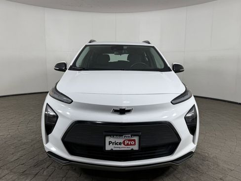 Used 2023 Chevrolet Bolt EUV LT w/ Driver Confidence Package image 2