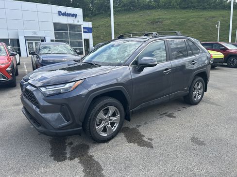 Used 2024 Toyota RAV4 XLE AWD/4WD image 9