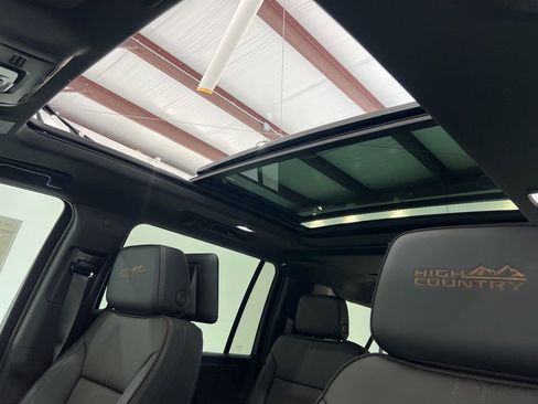 New 2026 Chevrolet Suburban High Country image 17