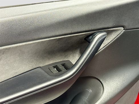 Used 2021 Tesla Model Y Long Range image 23