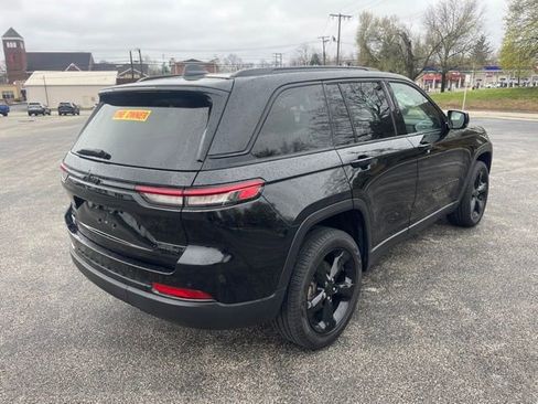 Used 2023 Jeep Grand Cherokee Limited w/ Black Appearance Package image 5