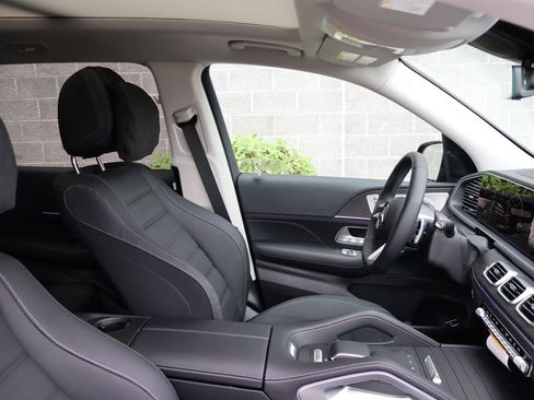 New 2026 Mercedes-Benz GLS 450 4MATIC image 10