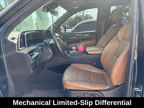 Used 2022 Cadillac Escalade Premium Luxury RWD image 5