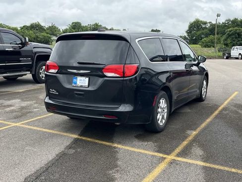 Used 2023 Chrysler Voyager LX FWD image 3