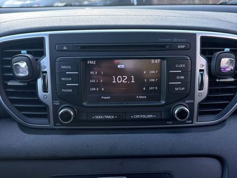 Used 2018 Kia Sportage LX image 18