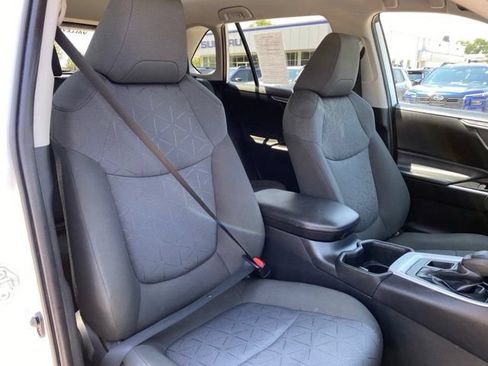 Used 2022 Toyota RAV4 XLE w/ XLE Grade Weather Package AWD/4WD image 9