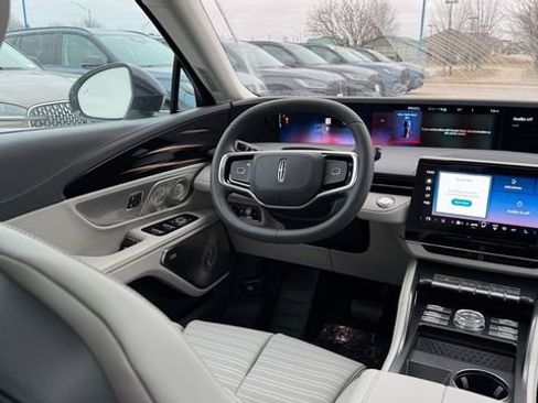 Used 2026 Lincoln Nautilus Reserve image 18