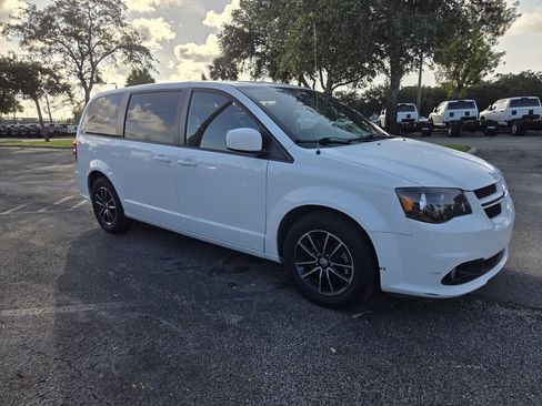 Used 2018 Dodge Grand Caravan GT FWD image 2