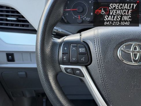 Used 2017 Toyota Sienna LE image 38
