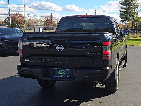 Used 2022 Nissan Frontier SV image 3