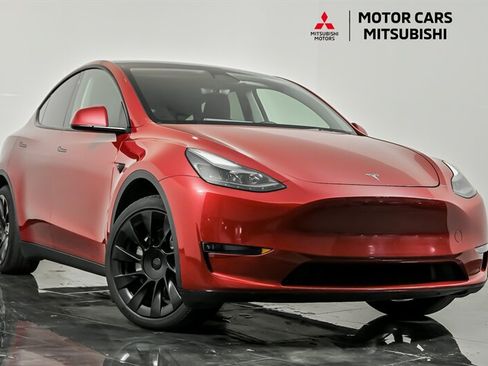 Used 2023 Tesla Model Y Long Range AWD/4WD image 1