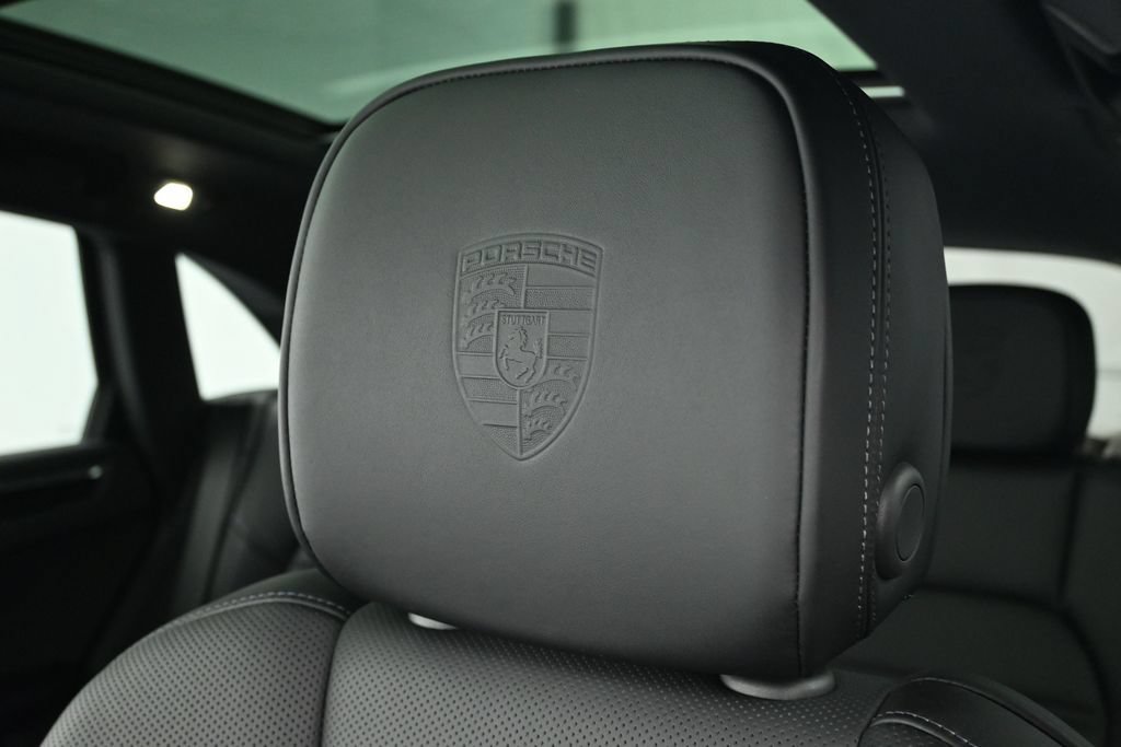 Certified 2026 Porsche Macan AWD/4WD image 20