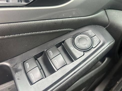 Used 2022 Chevrolet Traverse LT FWD image 15