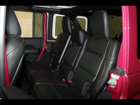 Used 2022 Jeep Wrangler Unlimited Rubicon w/ LED Lighting Group AWD/4WD image 27