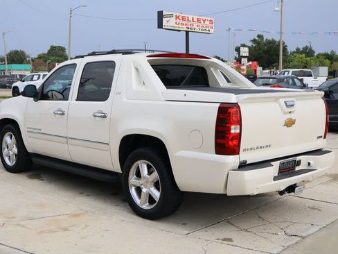 Used 2012 Chevrolet Avalanche LTZ RWD image 7