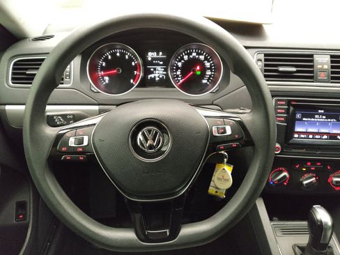 Used 2017 Volkswagen Jetta S w/ Jetta S Cold Weather Package FWD image 22