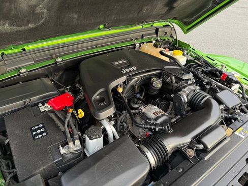 Used 2019 Jeep Wrangler Unlimited Rubicon w/ Dual Top Group image 15