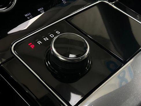 Used 2018 Land Rover Range Rover Velar R-Dynamic HSE image 24