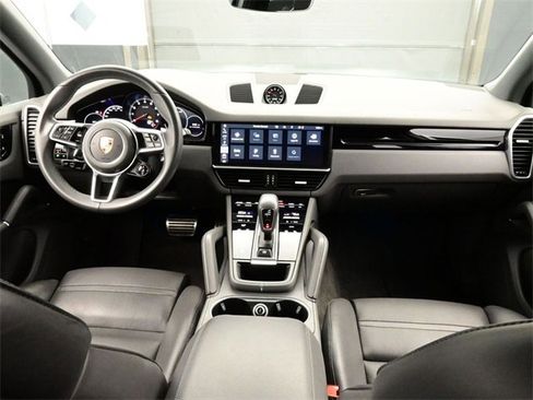 Used 2020 Porsche Cayenne S image 20