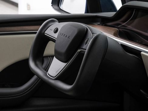 Used 2022 Tesla Model X image 22