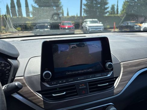 Used 2025 Nissan Altima 2.5 SV FWD image 23