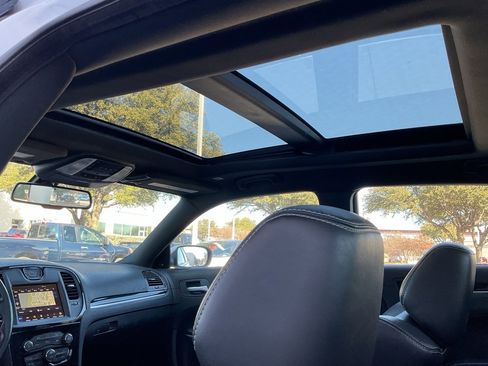 Used 2022 Chrysler 300 S image 18