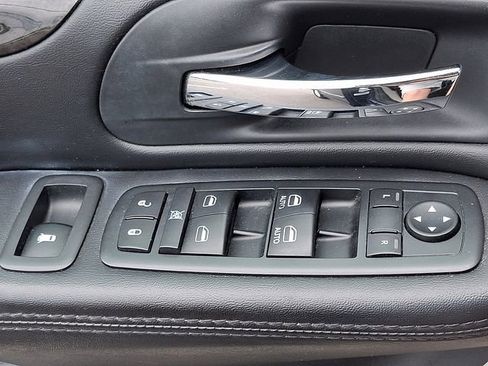 Used 2015 Dodge Grand Caravan SXT w/ UConnect Hands-Free Group FWD image 24