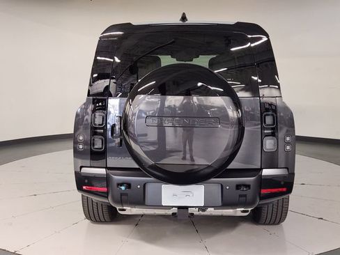 New 2026 Land Rover Defender 130 X-Dynamic SE image 10