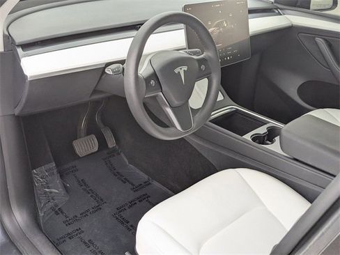 Used 2023 Tesla Model Y Long Range image 11