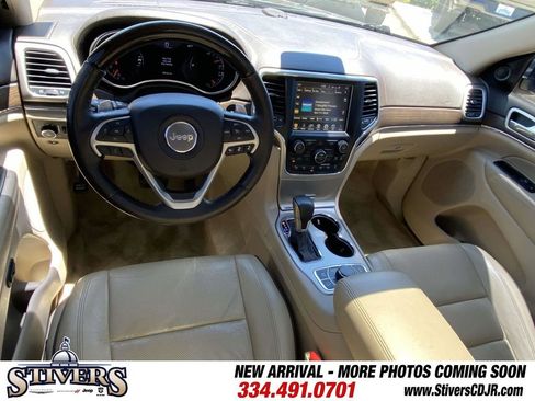 Used 2017 Jeep Grand Cherokee Overland w/ Jeep Active Safety Group AWD/4WD image 15