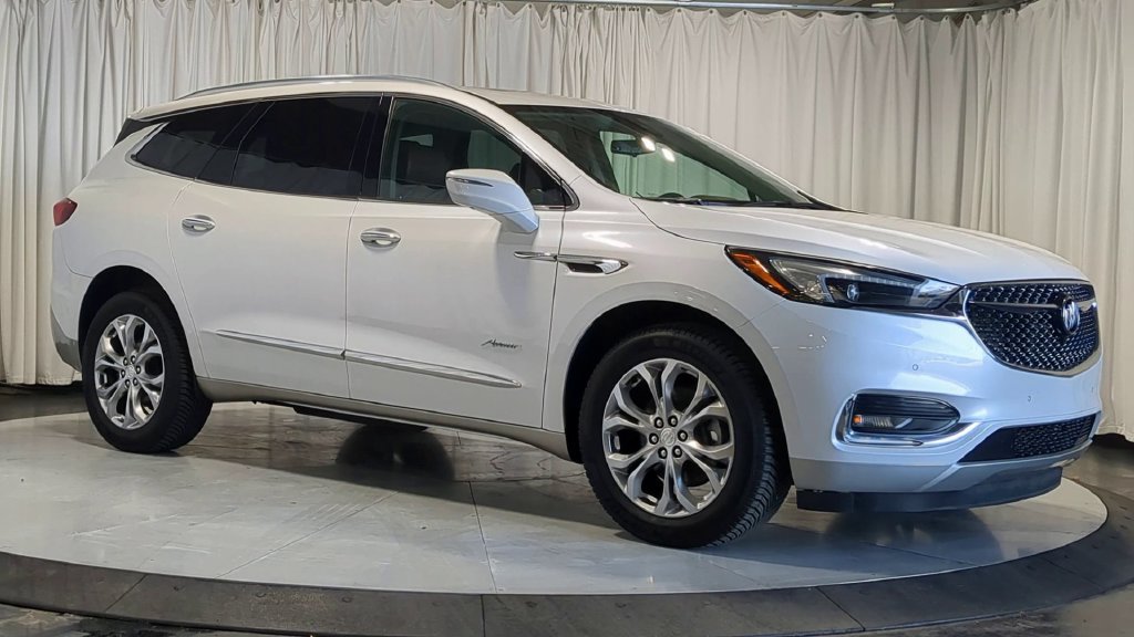 Used 2018 Buick Enclave Avenir w/ Avenir Technology Package AWD/4WD image 2