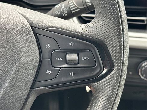 Used 2025 Chevrolet Trax LS w/ LS Convenience Package image 18
