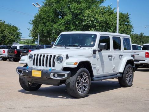 Used 2023 Jeep Wrangler Unlimited Sahara w/ Cold Weather Group AWD/4WD image 3