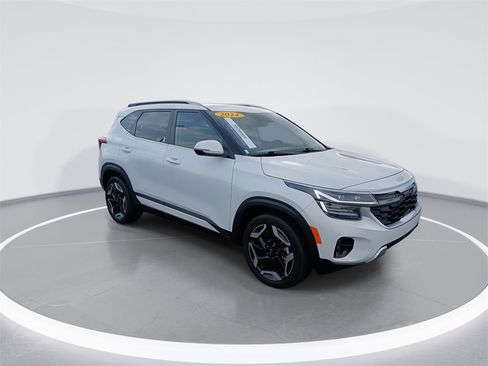 Certified 2024 Kia Seltos SX w/ SX Sunroof Package image 2