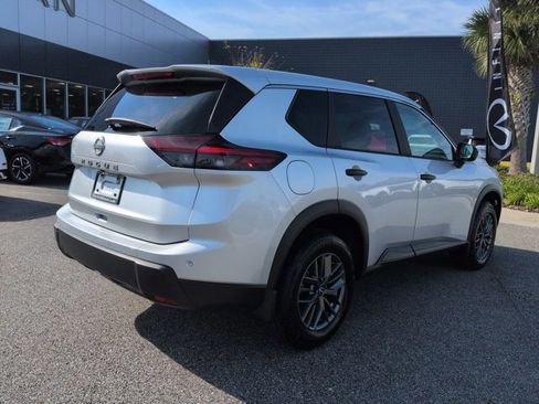 Used 2025 Nissan Rogue S image 3