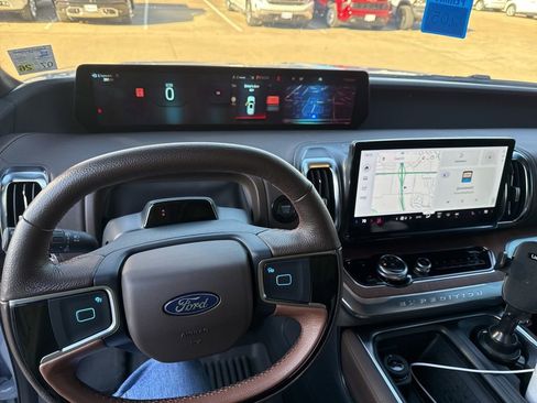 Used 2025 Ford Expedition King Ranch image 14