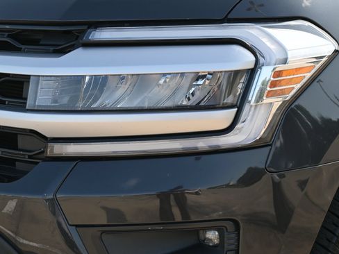 Used 2022 Ford Expedition Max XLT RWD image 28