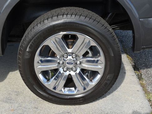 Used 2018 Ford F150 Lariat w/ Equipment Group 502A Luxury AWD/4WD image 32