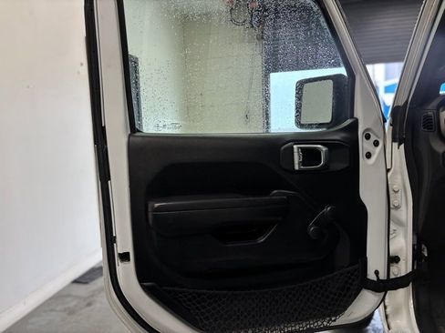 Used 2018 Jeep Wrangler Unlimited Sport image 12