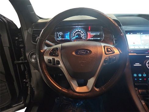 Used 2018 Ford Taurus Limited image 12