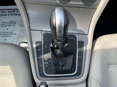 Used 2015 Volkswagen Golf S FWD image 15