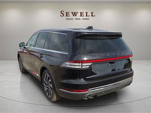 New 2026 Lincoln Aviator Premiere image 3