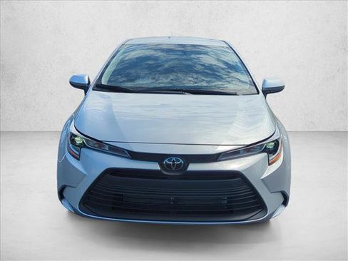 Used 2025 Toyota Corolla LE w/ Convenience Package FWD image 2