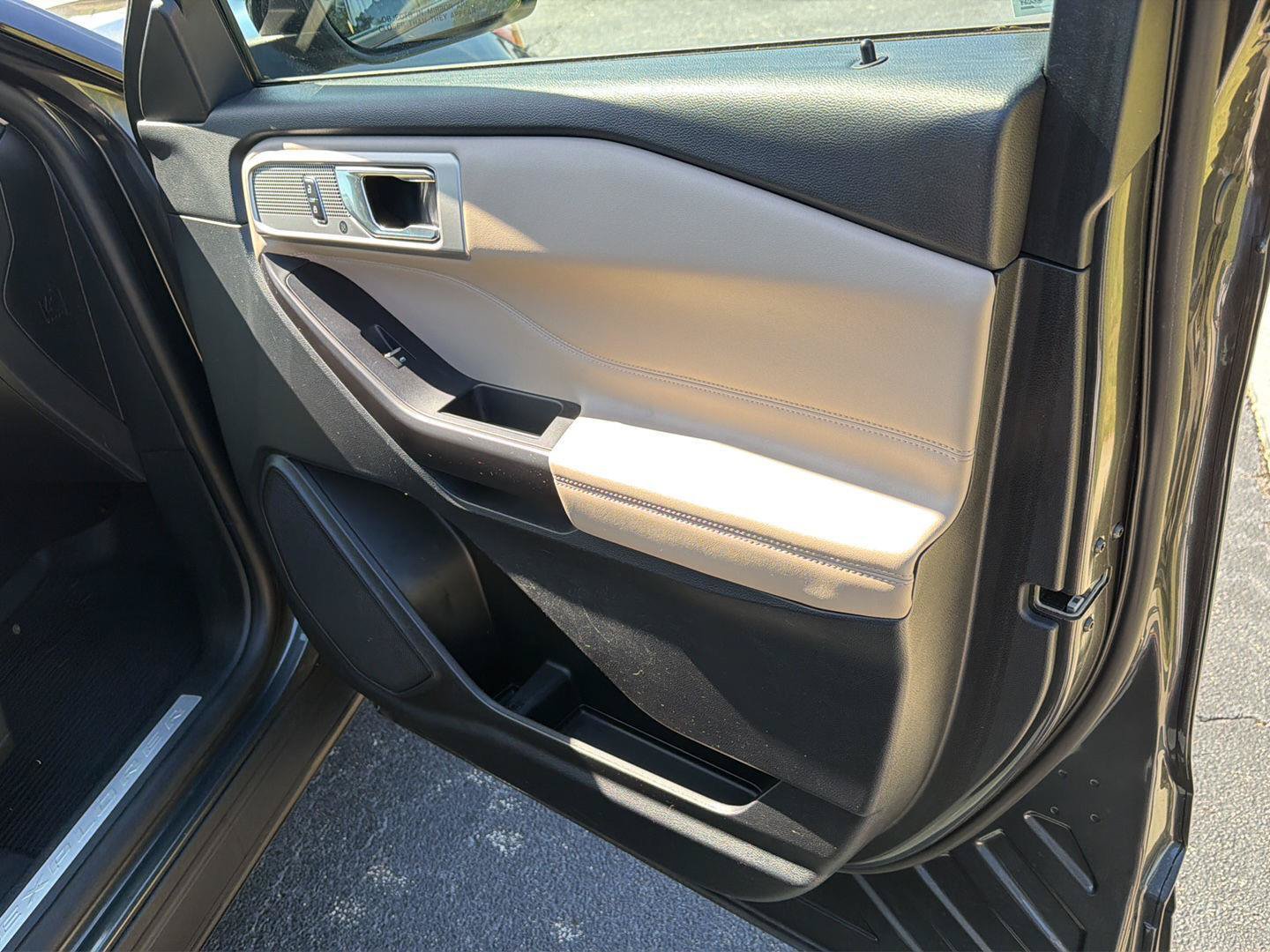 Used 2020 Ford Explorer Limited RWD image 15