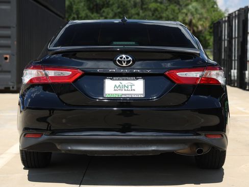 Used 2020 Toyota Camry LE FWD image 10
